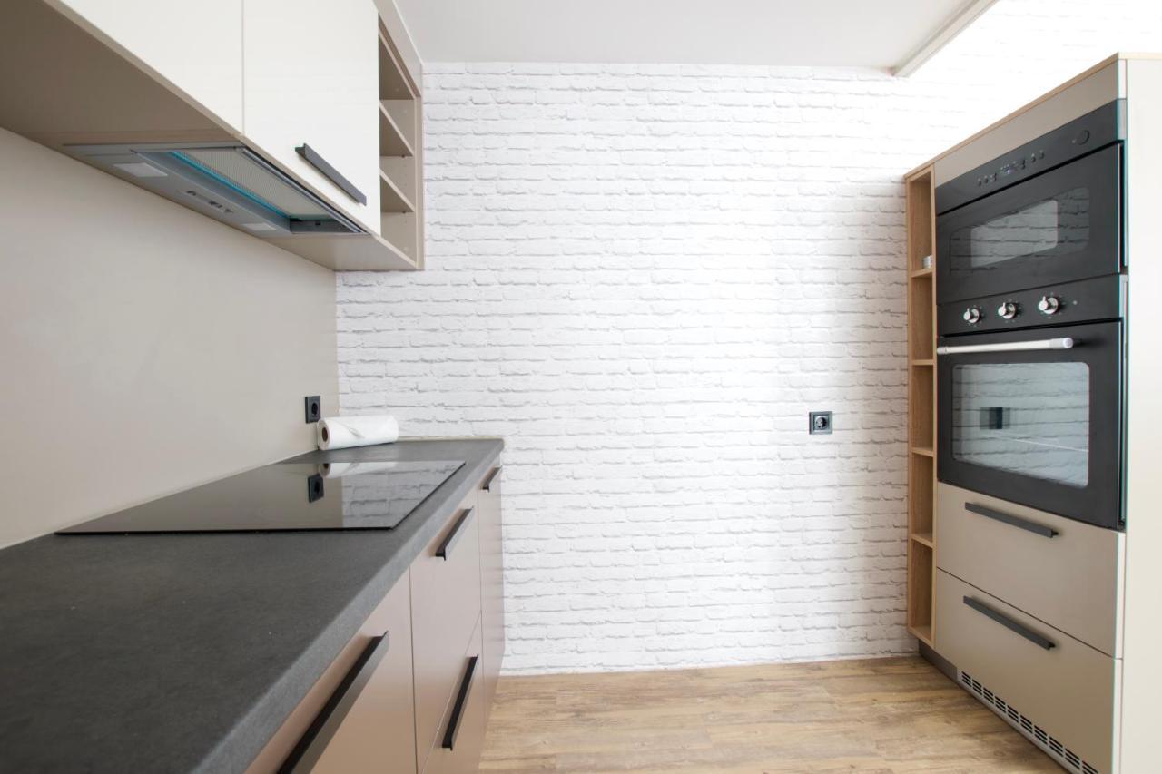 Standard By Hi5 - Gellért Area